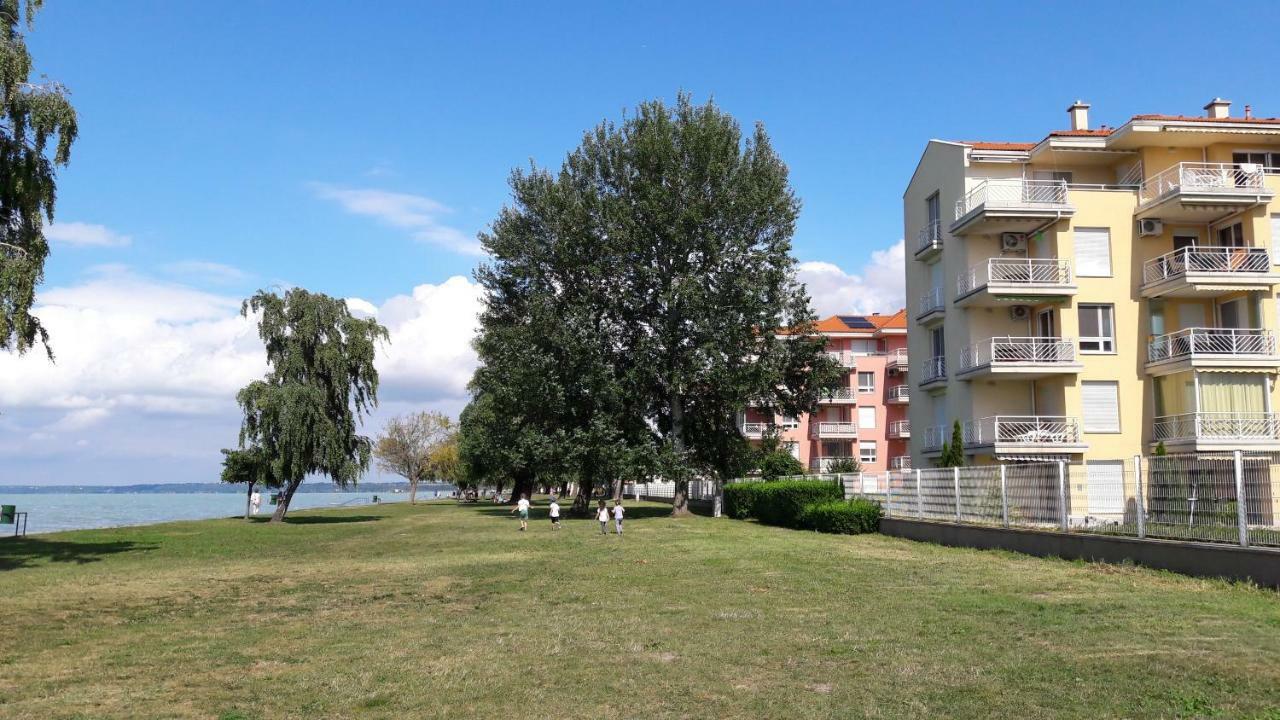 Siofoki Vizparti Nyaralo - Lakeside Apartment Eksteriør billede