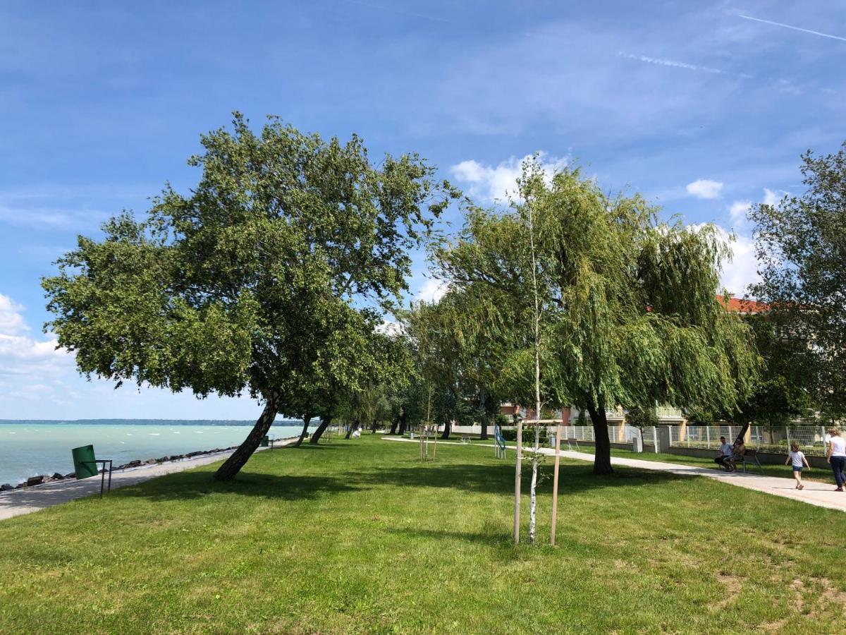Siofoki Vizparti Nyaralo - Lakeside Apartment Eksteriør billede